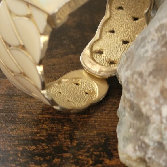 Vintage Watches Geneva Gold Tone Cushion Case Quartz Fashion Watch Womens - Picture 4 of 10